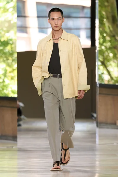 Look 25
